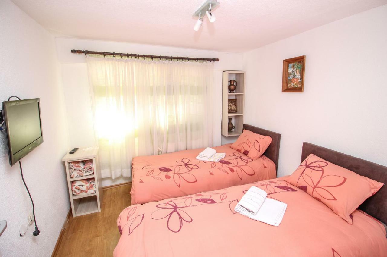 Apartmani Mishe Vevčani Exteriör bild